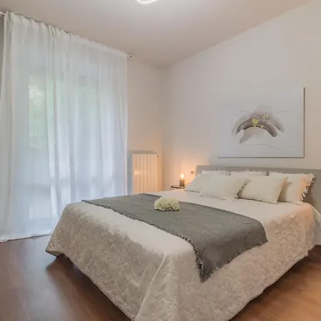 Semesterbostad Casa Mimosa Lierna