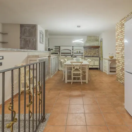 Semesterbostad Casa Mimosa Lierna